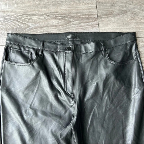 NWT Reitmans Straight Leg High Rise Faux Leather Pants in Black - Picture 4 of 14